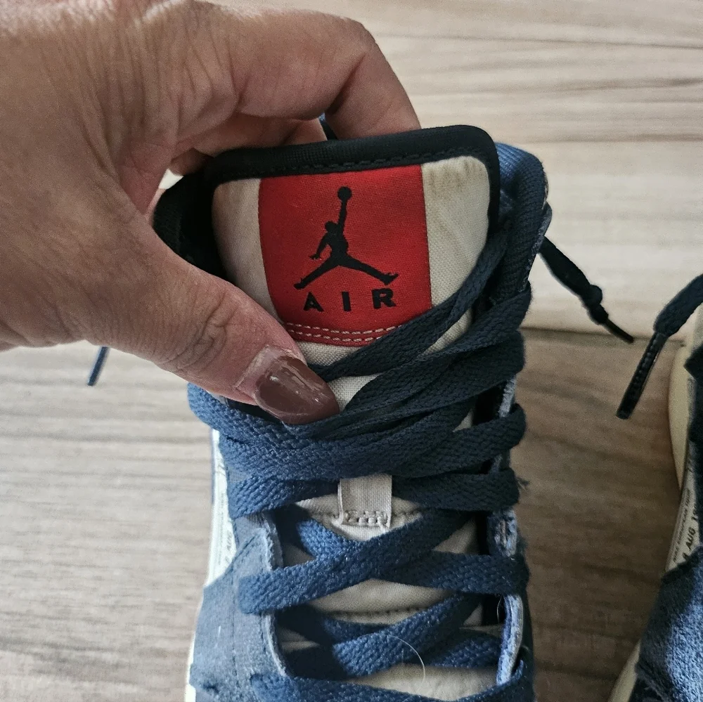 Jordan 1 Kids Mid SE Take Flight Gold Swoosh  Sneaker 4.5Y - Picture 9 of 15